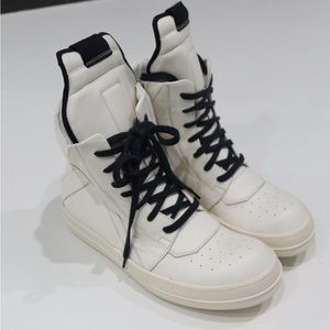 Rick Owen’s white leather shoe